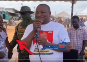 Hassan Ayariga’s military detail spotted flirting with a lady while he was busily campaigning