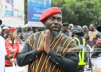 Father of dead protester to sue Democracy hub