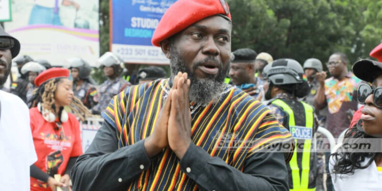 Father of dead protester to sue Democracy hub