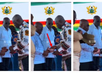 Akufo-Addo do ‘YAWA’ as a viral video of him taking cash in public surfaces