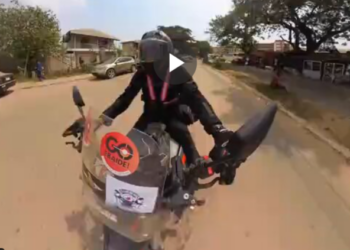 Watch Nigerian biker touring all 54 countries in Africa in a heated altercation with a Ghanaian taxi driver
