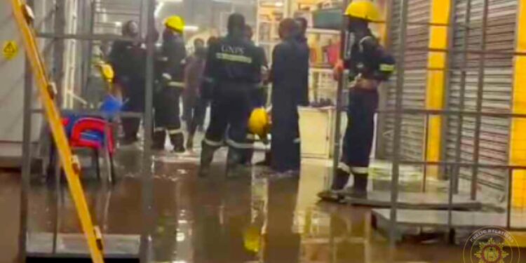 Rapid response from GNFS saves 23 shops in Kejetia Market from burning
