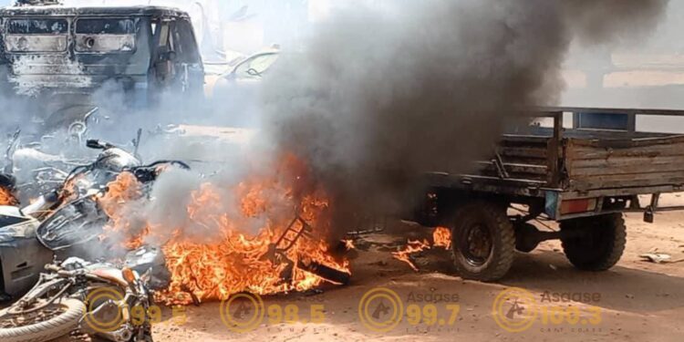 Angry youth burn Ejura police station, free suspects amid chaos