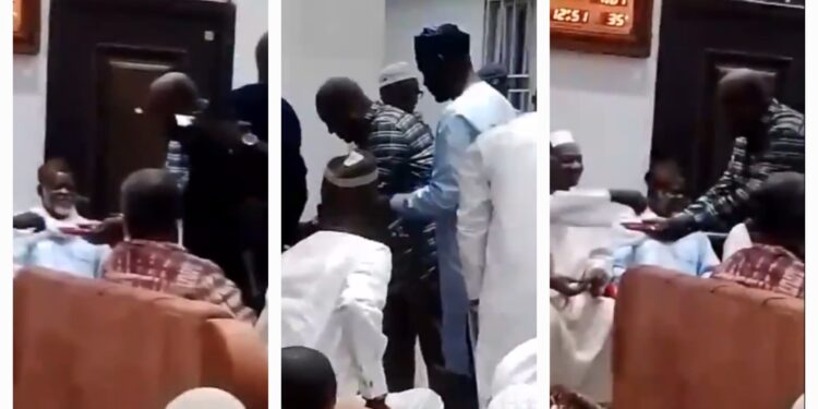 Watch – President Mahama modestly shares dates in a mosque