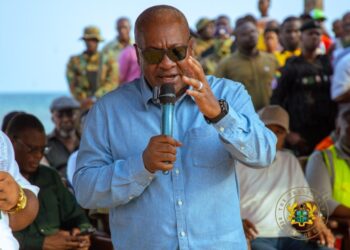 Tidal waves resettlement work shoddy – Mahama fires shots at Ghana Gas
